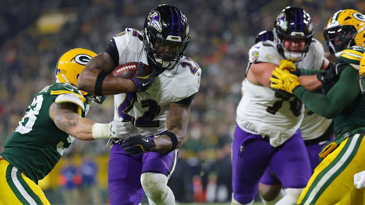 Ravens RB Derrick Henry rolled for three touchdowns and more than 100 rushing yards in the first half against the Packers.